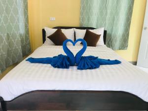 Postel nebo postele na pokoji v ubytování Koh Yao Candy House