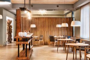 A restaurant or other place to eat at Hotel La Caminera Club de Campo