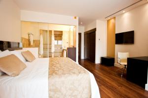 Posteľ alebo postele v izbe v ubytovaní Hotel & Winery Señorío de Nevada