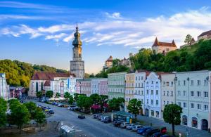 Nespecifikovaný výhled na destinaci Burghausen nebo výhled na město při pohledu z hotelu
