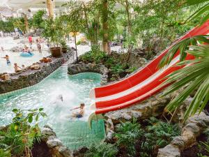 Bazén v ubytování Hotel Hochsauerland by Center Parcs nebo v jeho okolí