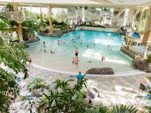 Bazén v ubytování Hotel Hochsauerland by Center Parcs nebo v jeho okolí