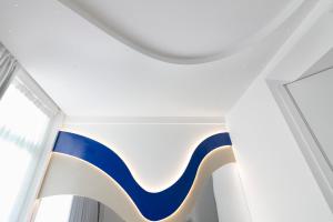 a room with a ceiling with blue and white patterns at Hotel Excelsior in Vasto