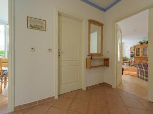 a hallway with a door leading to a dining room at Ferienwohnung Andra in Baabe