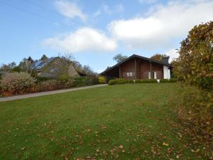 Aed väljaspool majutusasutust Chalet in Stavelot near Forest Retreat