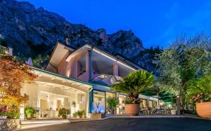 Gallery image of Hotel La Gardenia & Villa Oleandra in Limone sul Garda