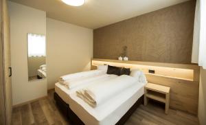 Un pat sau paturi într-o cameră la Haus Gregori