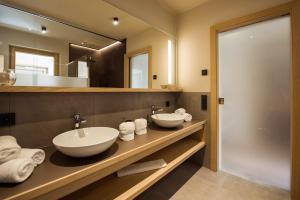 Koupelna v ubytování Haus Gregori Modern & Central Stay in Vineyard with Rooftop & Served Breakfast + 60 fotografií