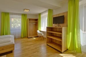 TV a/nebo společenská místnost v ubytování Hotel Restaurant DAS RÖSSL