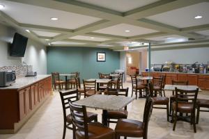 Restaurant o un lloc per menjar a Days Inn by Wyndham West Des Moines