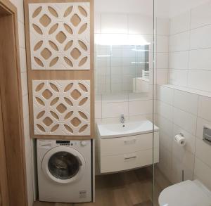 Kylpyhuone majoituspaikassa Apartamenty Elbląg