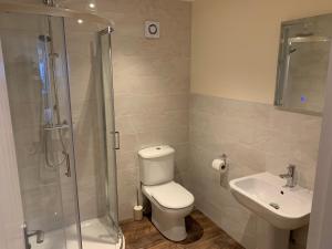 Afbeelding uit fotogalerij van Fornham Guest House in Chertsey +28 foto's