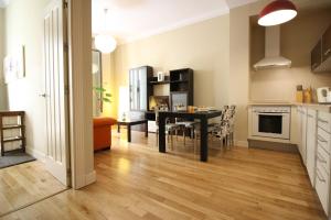 a kitchen and living room with a dining room table at Casas FreshApartments in Málaga