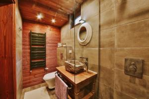 A bathroom at Le Rendezvous Apartments New Town