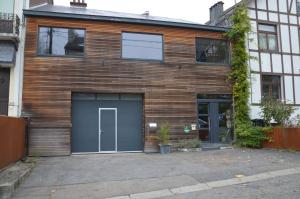 Το κτήριο όπου στεγάζεται  το διαμέρισμα