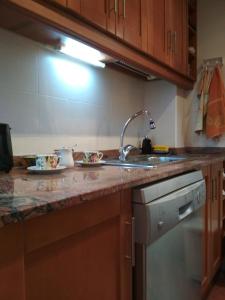 Kuchnia lub aneks kuchenny w obiekcie Casa Irina & Elena 2bed 2bath