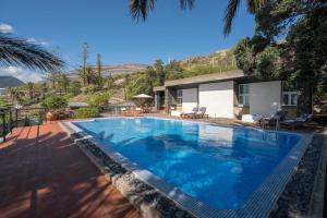 カニサルにあるSenhora do Mar - Gorgeous Villa with pool and private sea accessのギャラリーの写真