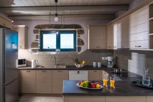 A kitchen or kitchenette at Mandy Luxury Villa by Cretevasion