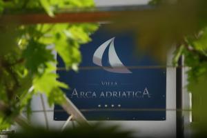 d'un panneau d'antiquité dans l'établissement Villa Arca Adriatica, à Sveti Juraj