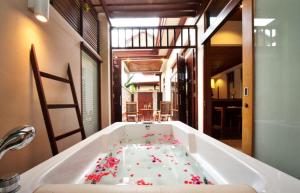 Φωτογραφία από το άλμπουμ του The Sarann, Koh Samui - Suites & Villas σε Chaweng Noi Beach