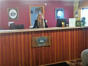 Lobbyen eller receptionen på Captain's Choice Motel