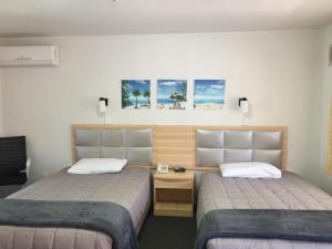 Postel nebo postele na pokoji v ubytování Grosvenor Motel