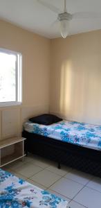 Ένα ή περισσότερα κρεβάτια σε δωμάτιο στο apartamento em bertioga