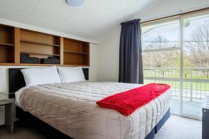 מיטה או מיטות בחדר ב-Esplanade Motels