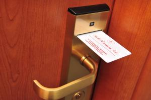 a door with a piece of paper on the handle at Hotel Emma Est in Craiova