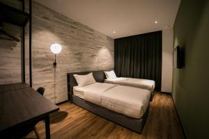 Postel nebo postele na pokoji v ubytování Eureka Hotel Penang