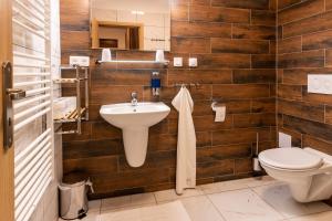 Koupelna v ubytování Apartmány Tlustý svišť + 18 fotografií