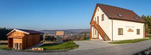 Ein allgemeiner Bergblick oder ein Berglick von der Lodge aus