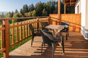 Ein Balkon oder eine Terrasse in der Unterkunft Apartmány Tlustý svišť