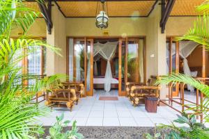 Κήπος έξω από το Kubuku Eco Dive Lodge and Yoga