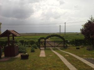 A garden outside Kiad-lak apartmanok - SZÉP kártya elfogadó