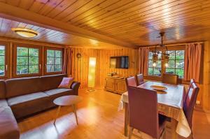 Posezení v ubytování Charming Little Chalet for 6 People & Free Ski Lockers