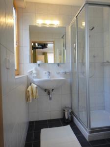 Koupelna v ubytování Hotel Garni Ragaz