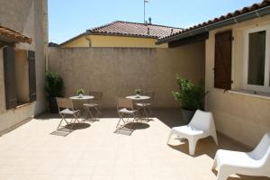 Gallery image of Hotel L'Escale in Aigues-Mortes