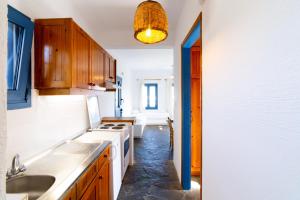 Kuchyňa alebo kuchynka v ubytovaní Okirroi Villas Chersonissos