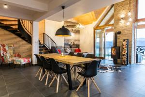 Kuchyň nebo kuchyňský kout v ubytování udanypobyt Apartamenty Czorsztyn Panorama
