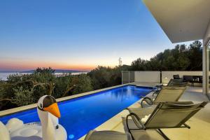 Bazén v ubytovaní Holiday home Anja alebo v jeho blízkosti