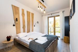 Postel nebo postele na pokoji v ubytování Apartamenty Willa Marko z sauną, grillowiskiem i rowerownią - Dream Apart