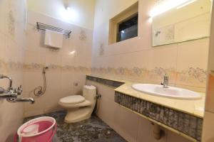 Koupelna v ubytování Hotel Vashanth Krishna