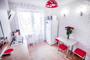 Virtuve vai virtuves zona naktsmītnē VIP-flat in the center of Vishenka