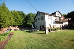 Zahrada ubytování Blue Spruce Motel