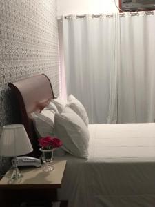 Tempat tidur dalam kamar di Hotel Caiçara Bistrô e Eventos Ltda