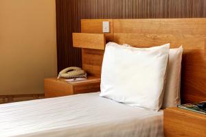 Postel nebo postele na pokoji v ubytování Best Western Thurrock Hotel