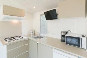 Kuchyň nebo kuchyňský kout v ubytování Camping Porto srl
