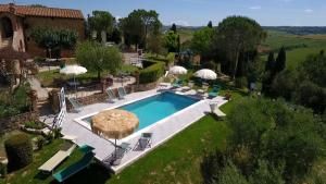 Bazén v ubytovaní Agriturismo Palazzo Conti A alebo v jeho blízkosti