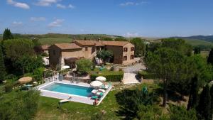 Bazén v ubytovaní Agriturismo Palazzo Conti A alebo v jeho blízkosti